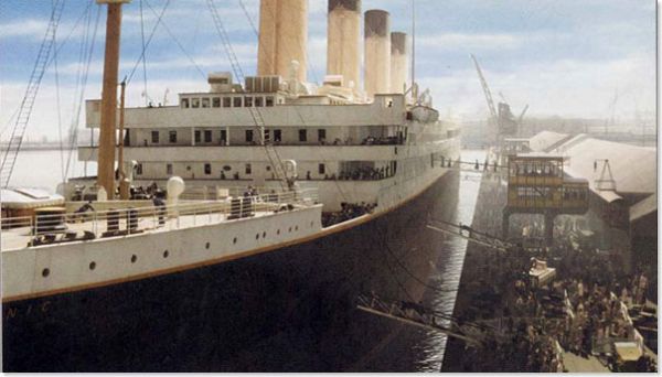 Кадр из фильма «Титаник» (1997) и составные части скомпонованного изображения