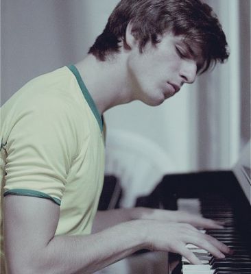 Молодой композитор Владлен Пупков